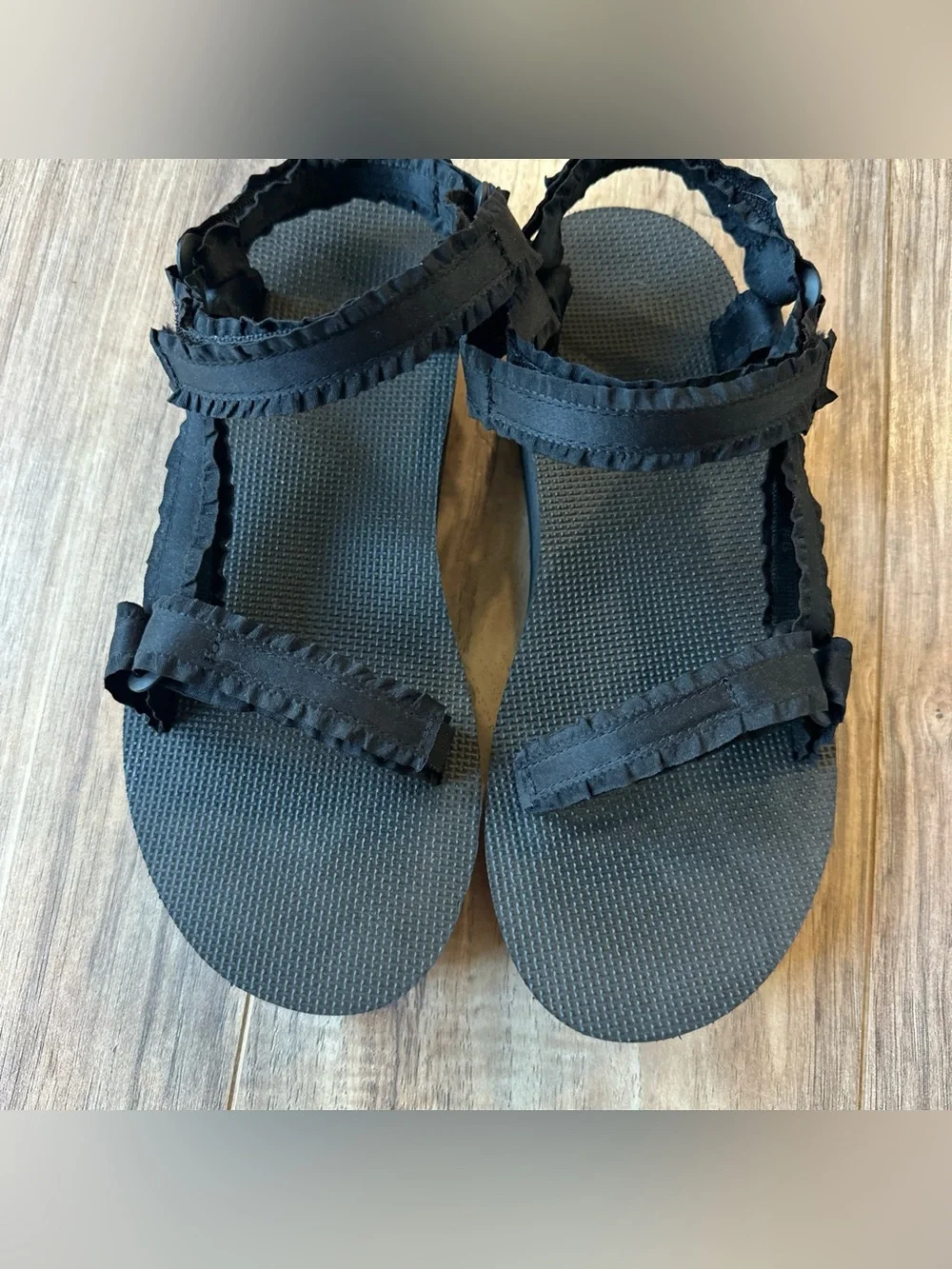 Teva Midform Universal Adorn Ruffle black sandals Women’s Size 9 EUC rare HTF